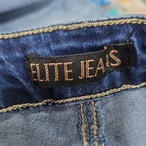 Distressed Jeans - Picture 16 of 16